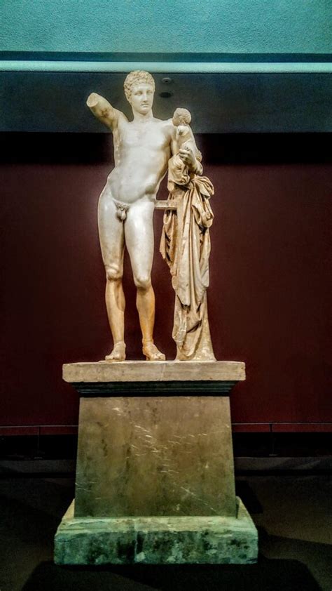 hermes and dionysus praxiteles